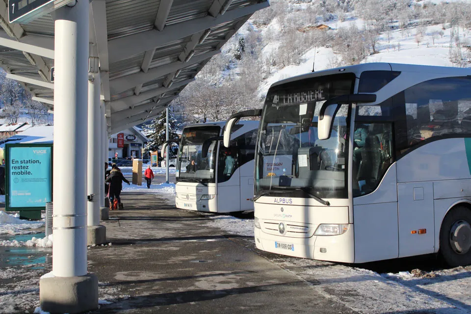 Bus transfer from station to resort