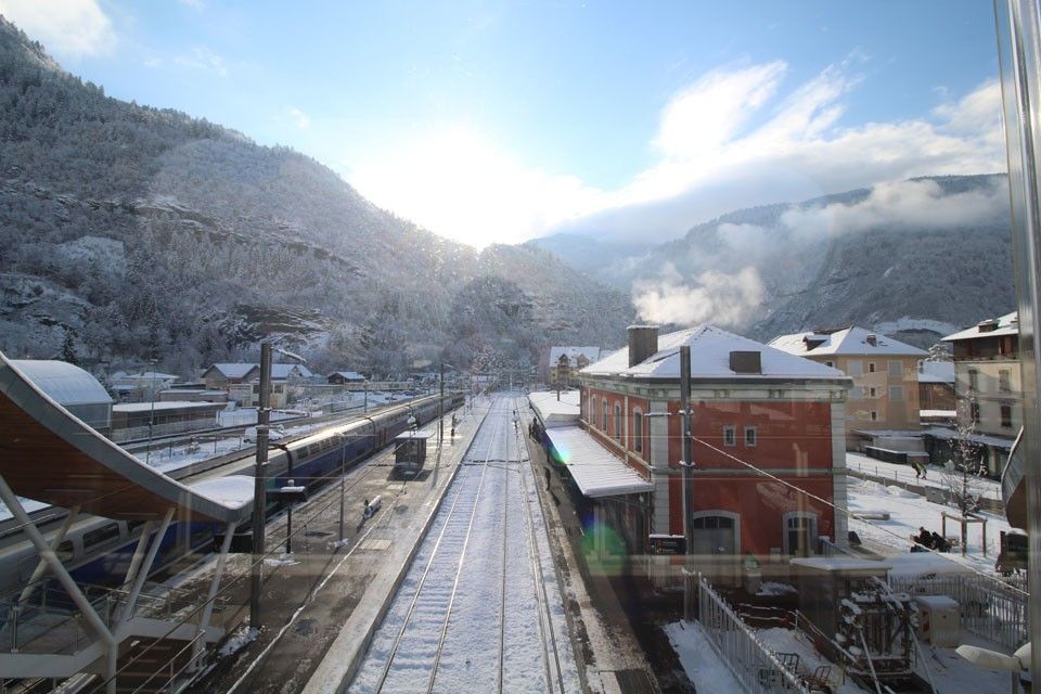 Cluses station in snow